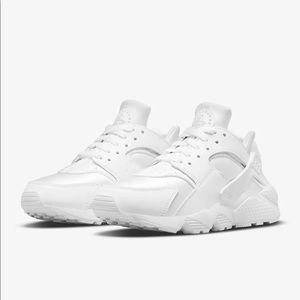 |White new huaraches Nike| size 5y| color white|